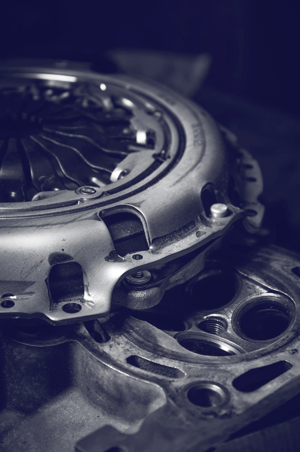 diesel-clutch-pressure-plate-repair-clinton-utah.webp Close-up of a heavy-duty clutch pressure plate and flywheel used in diesel clutch repairs at Fleetway in Clinton, Utah.