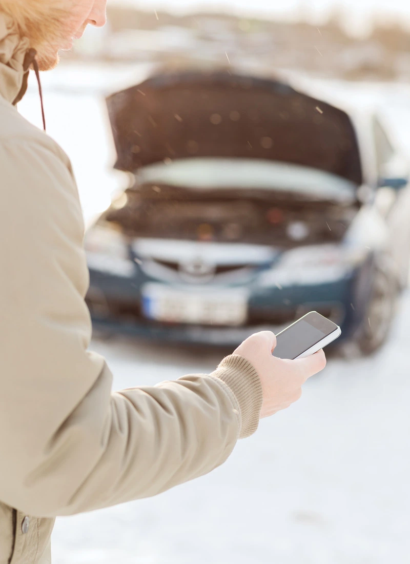 emergency-vehicle-roadside-repair-assistance-clinton-ut-fleetway. A driver contacting Fleetway for fast and reliable vehicle repair service after a car breakdown near Clinton, Utah, showing trusted fleet support when it matters most.